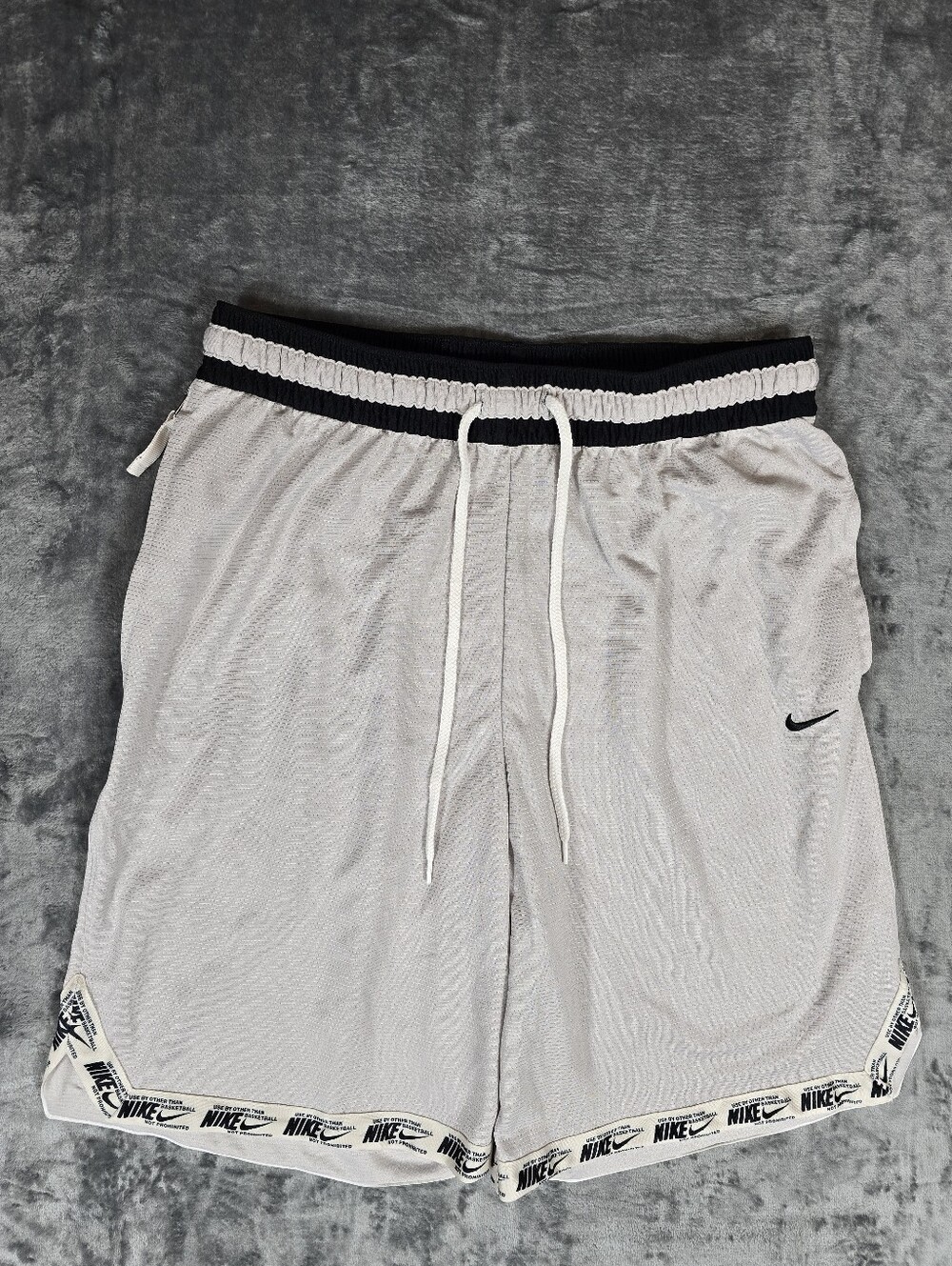 Nike Dri-Fit DNA Basketball Shorts Size Large Gray